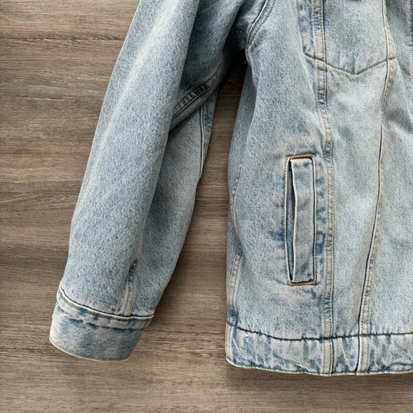 Levi’s Denim Jacket - Picture 5 of 6